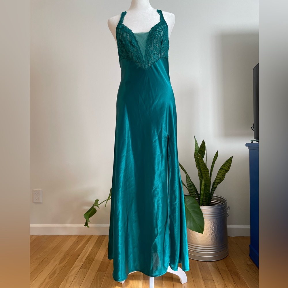 Vintage 80s/90s Victoria’s Secret Negligee/Nightgown